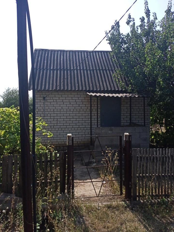 Срочно продам, капитальную дачу с хорошим домиком, хорошее место для строительства собственного дома, ровный участок, подъезд круглый год, в настоящий момент дорога обсыпается щебнем, подготавливается под асфальт! Прописка возможна после оформления домика (помогу оформить)! Хорошее место для прожива