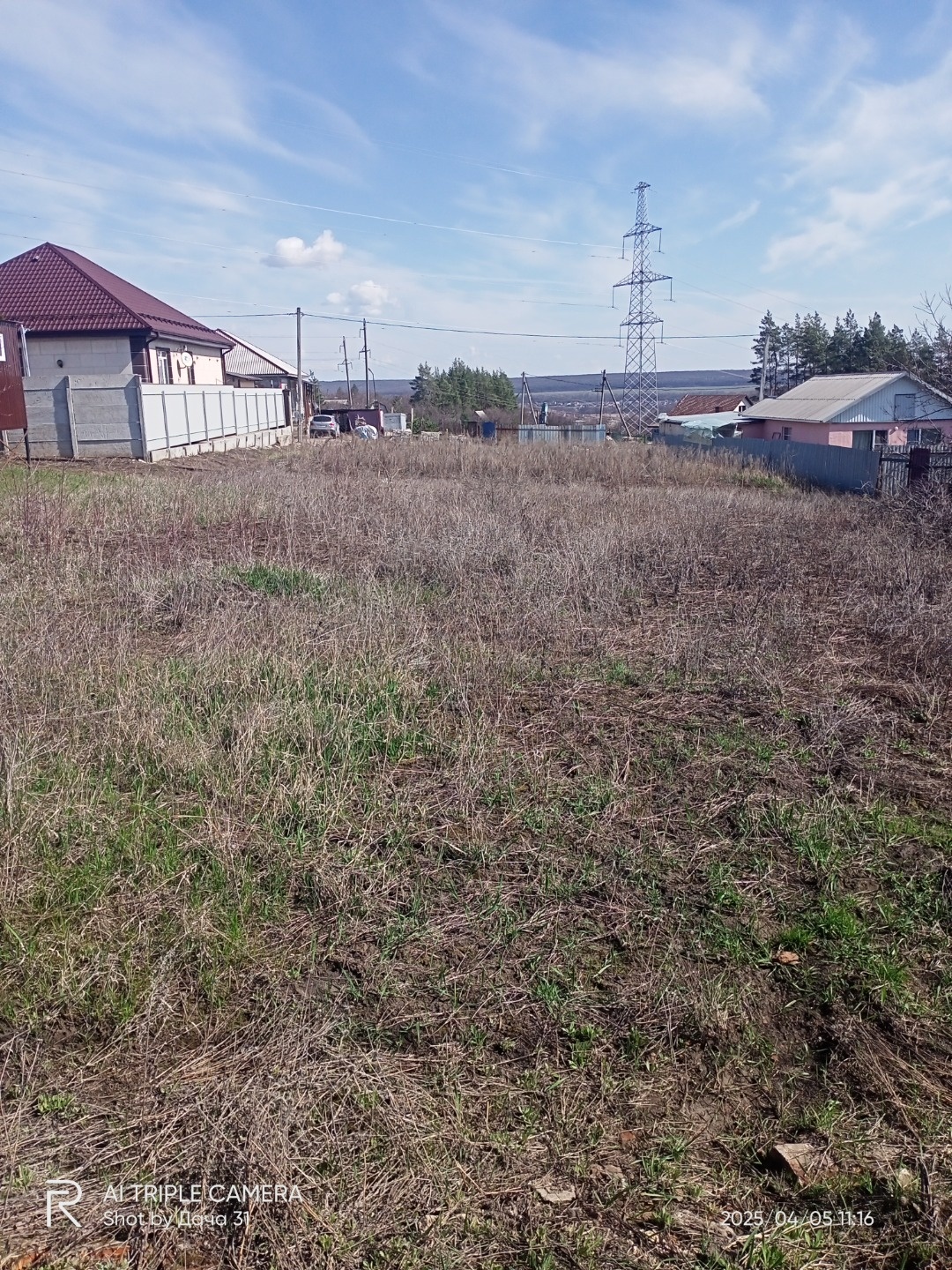 Срочно продам ровный участок под застройку дома , соседи построились,вся улица жилая,подъезд круглый год,электричество по улице, до улицы Дачной-150-200м.