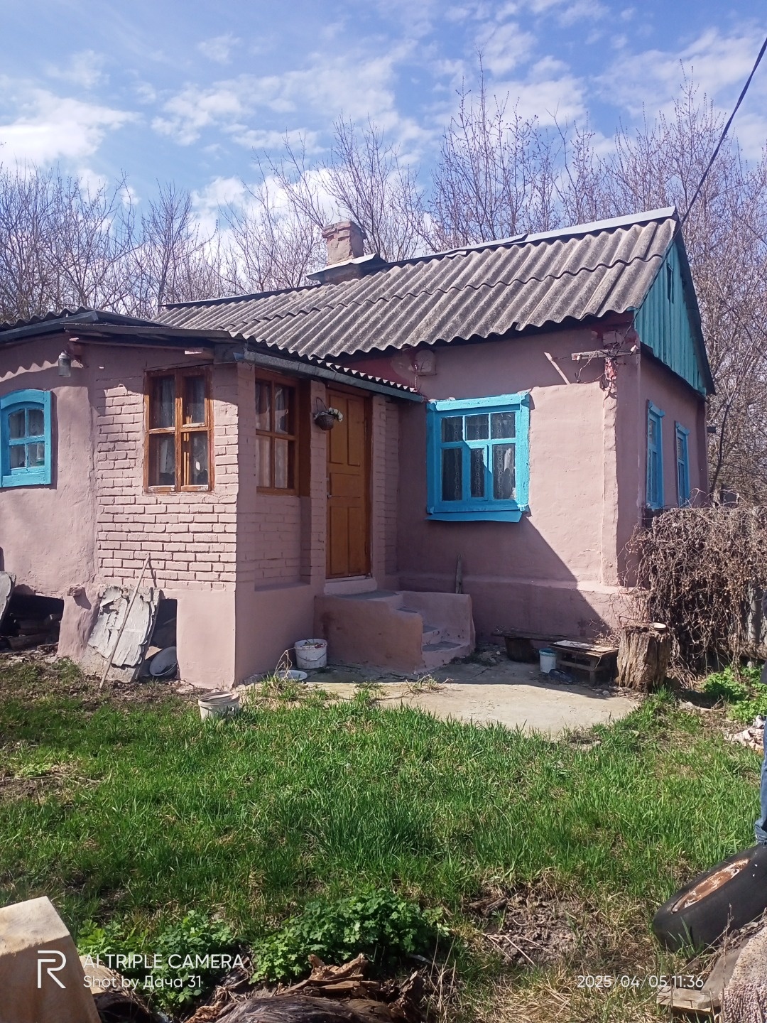 Срочно продам дом в Шопино по улице Меловая,последний с лева! Красивое тихое место...подъезд асфальт...газ по улице,вода в колодце,но можно сделать скважину.(10 метров глубина  до хорошей родниковой воды) Электричество в доме, есть печка,хороший погреб,Хоз постройки. Остановка,магазин в пешей доступ