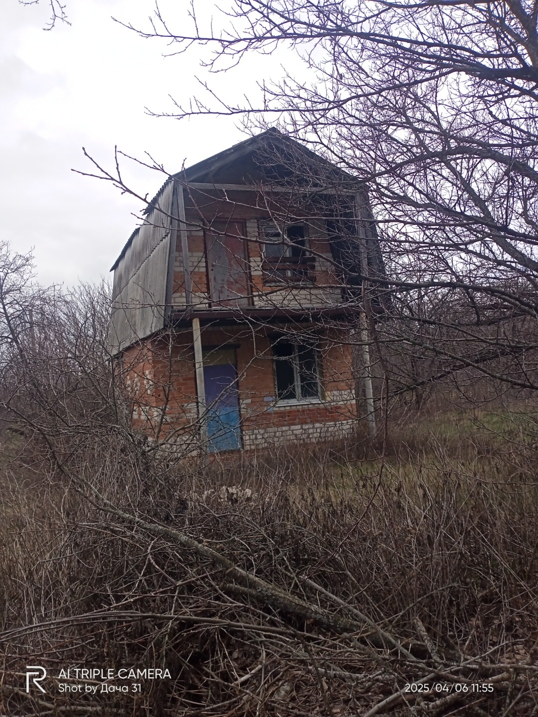 Срочно продам капитальный дом! СНТ Автодорожник район Бахарева моста, до остановки полтора километра. Участок ровный.Дом и участок требует заботливых рук! Рядом речка Разумная. Подъезд  есть. Доп вопросы по телефону! 