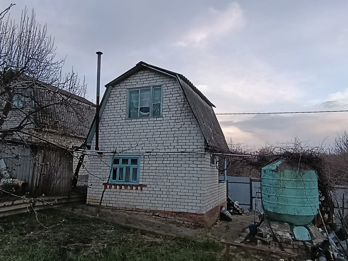Срочно продам по маршруту 229 автобуса,116а. Жилой район. Подъезд круглогодично. Прописка после оформления домика( помогу оформить).Ровный участок! Торг возможен.! 