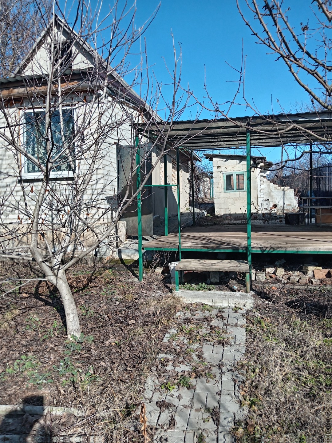 Продам дачу в СНТ Бродок!!! Ориентир ул. Суздальская!!! - около 1 км!!! 2 участка напротив друг друга 5 и 7 сот (с домиком), есть возможность прописки, есть прекрасная баня, своя скважина! Подъезд круглый год! Соседи живут круглогодично! До улицы суздальской 1 км. Возможен торг ! 