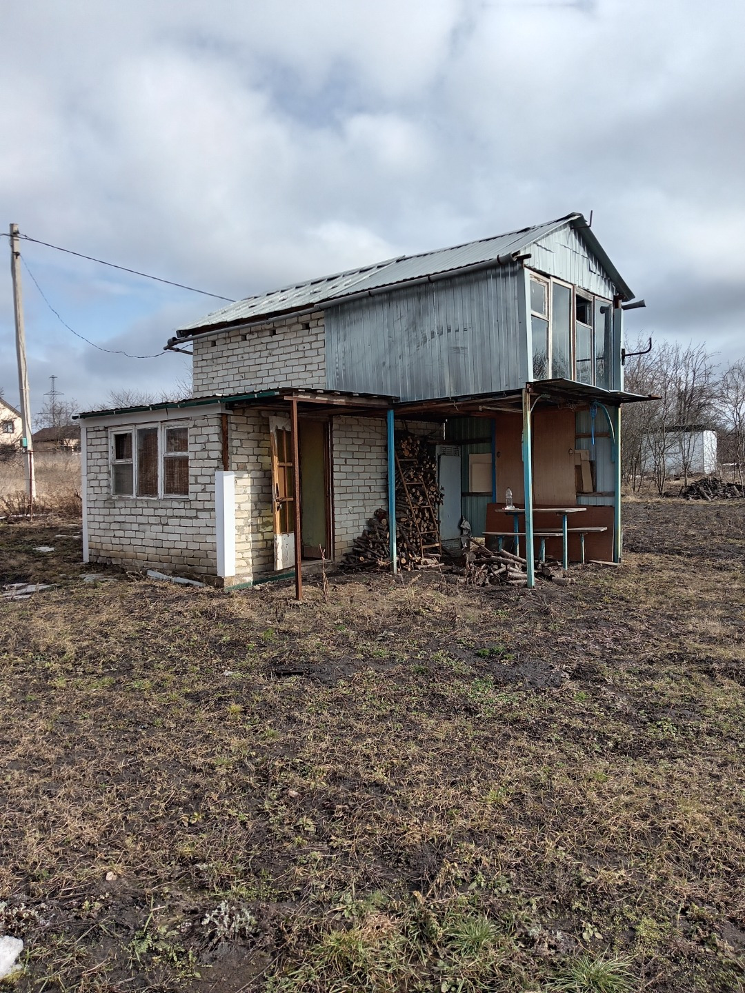 Срочно продам до улицы Дачной 250 м, остановка рядом, до магазина и посёлка Северного 800 м, газ по улице рядом с участком. 