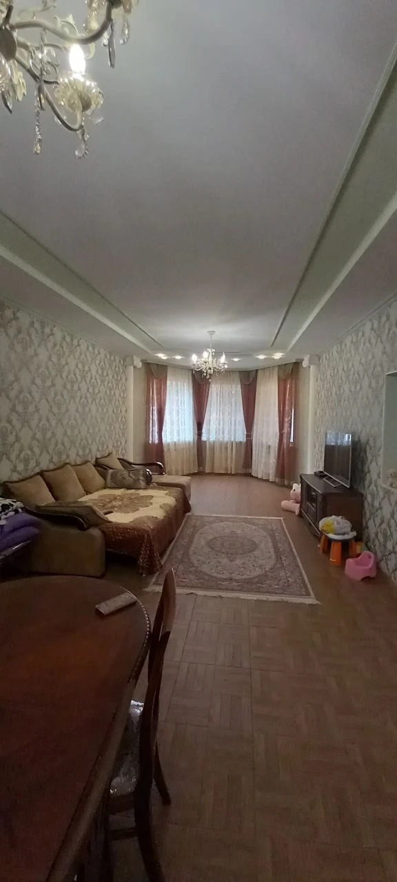 Срочно продам коттедж в связи с переездом!!! Прекрасное экологически чистое место в сосновом бору,в 300метрах пруд и река,на участке два дома, второй дом 60кв в котором имеется сауна, есть подготовленное место под бассейн! Дом теплый, всё делали для себя!!! На все вопросы отвечу по телефону, торг во