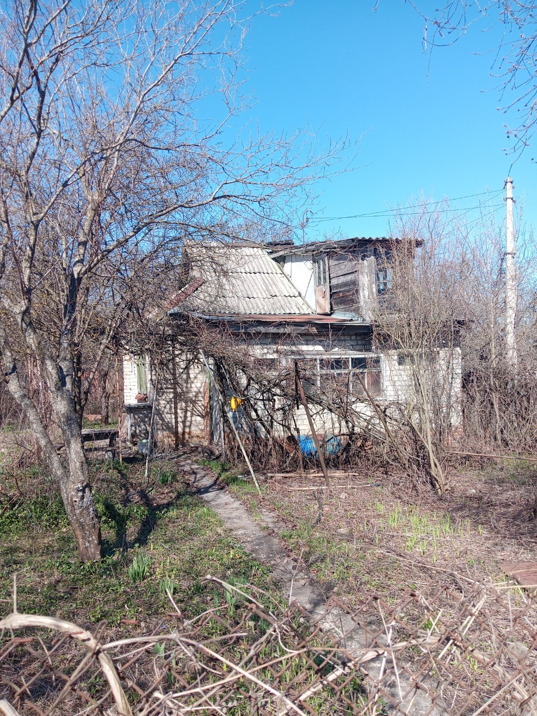 Срочно продам , ровный участок угловой, подъезд асфальт , жилой район! 