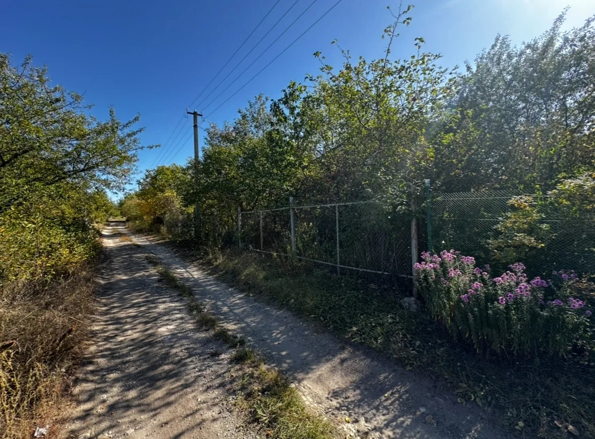 Срочно продам! Участок 10 соток. Участок ровный , подъезд круглый год, ориентир улица Полевая таврово 5 , СНТ стимул!!! Плодовые деревья на участке.