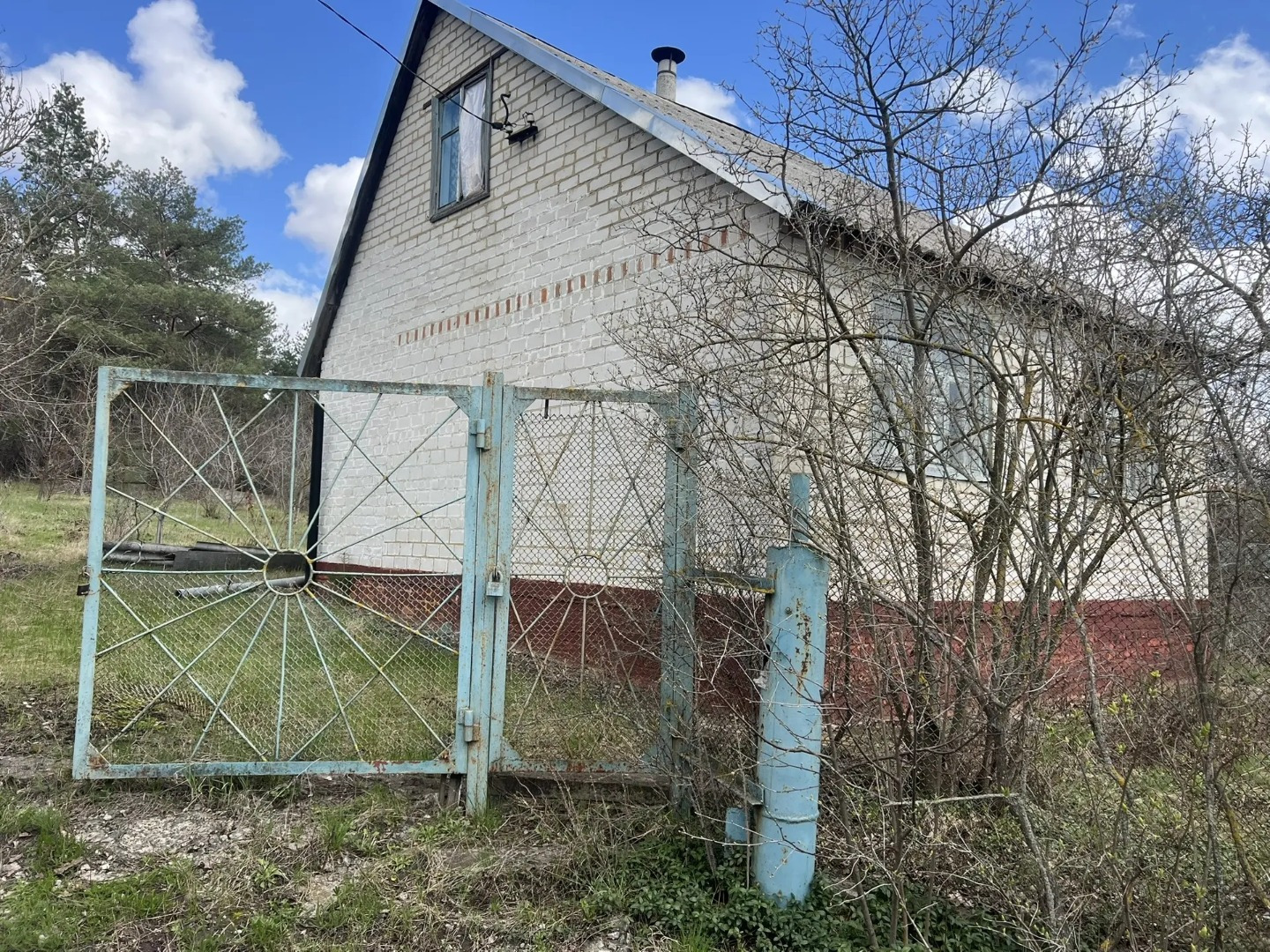 Срочно продам! . Живописное место возле смотровой площадки. Электричество круглый год, подъезд хороший, остановка рядом 127 , 111 у 
Все дополнительные вопросы по телефону.!!! Торг есть! 