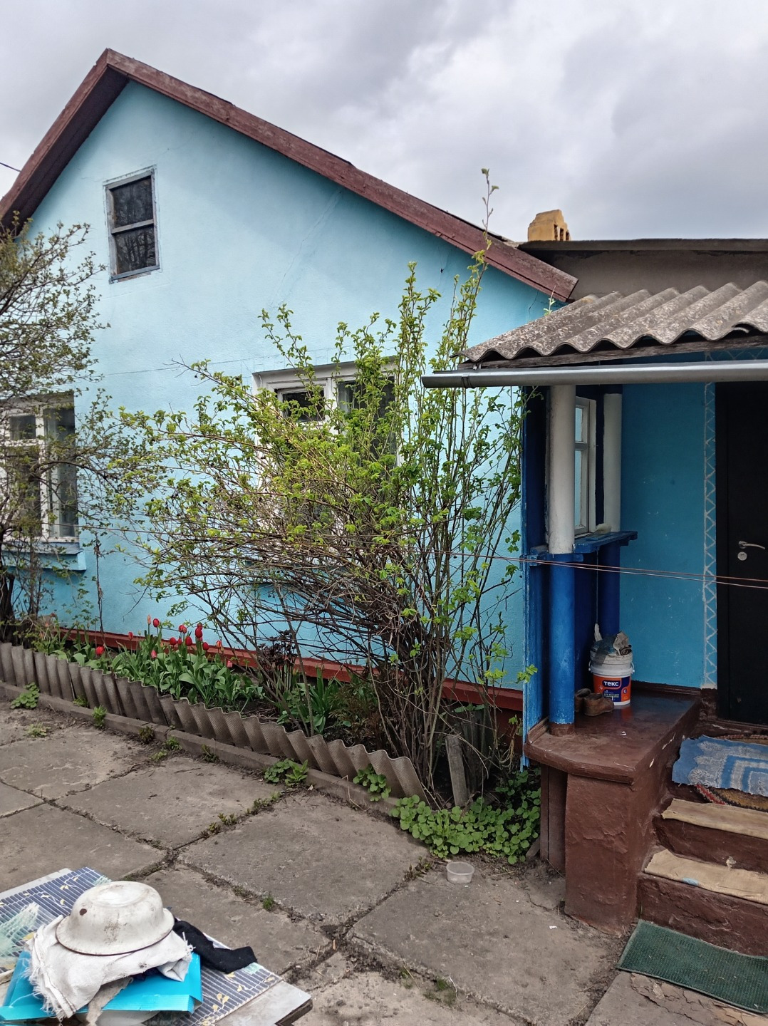 Срочно продам капитальный дом 1972 года постройки, все коммуникации в доме рядом все магазины аптеки поликлиники, остановка возле дома , участок ухоженный обработанный 20 соток! Рассмотрим все виды оплаты! Торг возможен , собственник один 