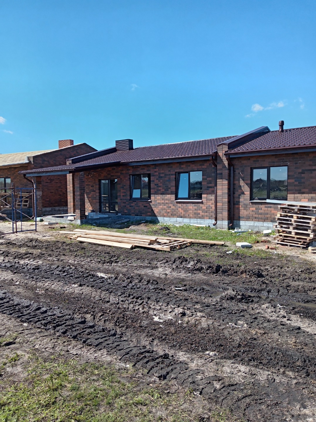 
Продажа от Юр лица! Подходит по семейную ипотеку 6%
Под все виды расчета! 
Все дуплексы на разных стадиях, уточняйте по телефону.
Продается современный дуплекс в центре современного района Северного
Квартал дуплексов расположился в 3-х минутах езды от Белгорода.
Развитая инфраструктура и близость к