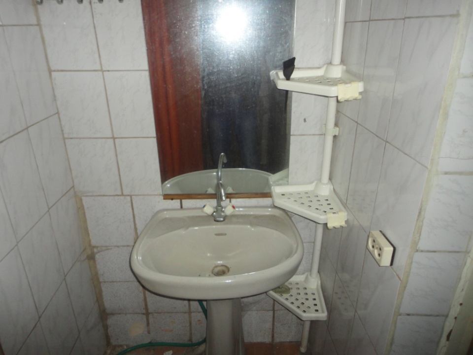Продается 2 участка по 6 соток. Корочанский район, с.Мазикино (Бахарев мост). Садовое товарищество расположено непосредственно рядом с трассой.
На одном из участков находится 2 строения:
1. дом( общая площадь 25 кв.м.-2 этажа)1 этаж комната и кухня, 2 этаж комната
2.баня(42 кв.м.)В ней располагается